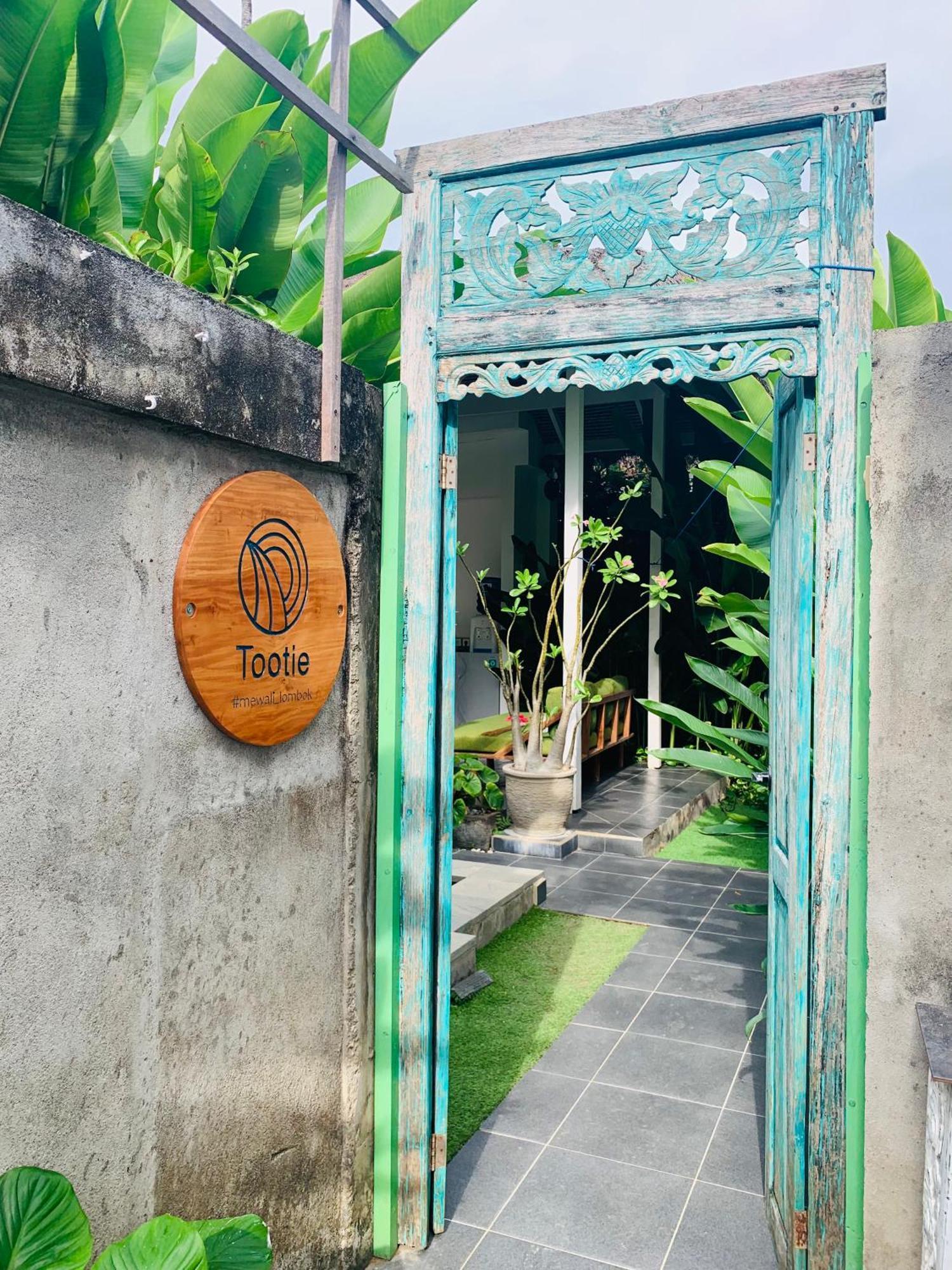 Mewali Villa'S Kuta  Exterior photo
