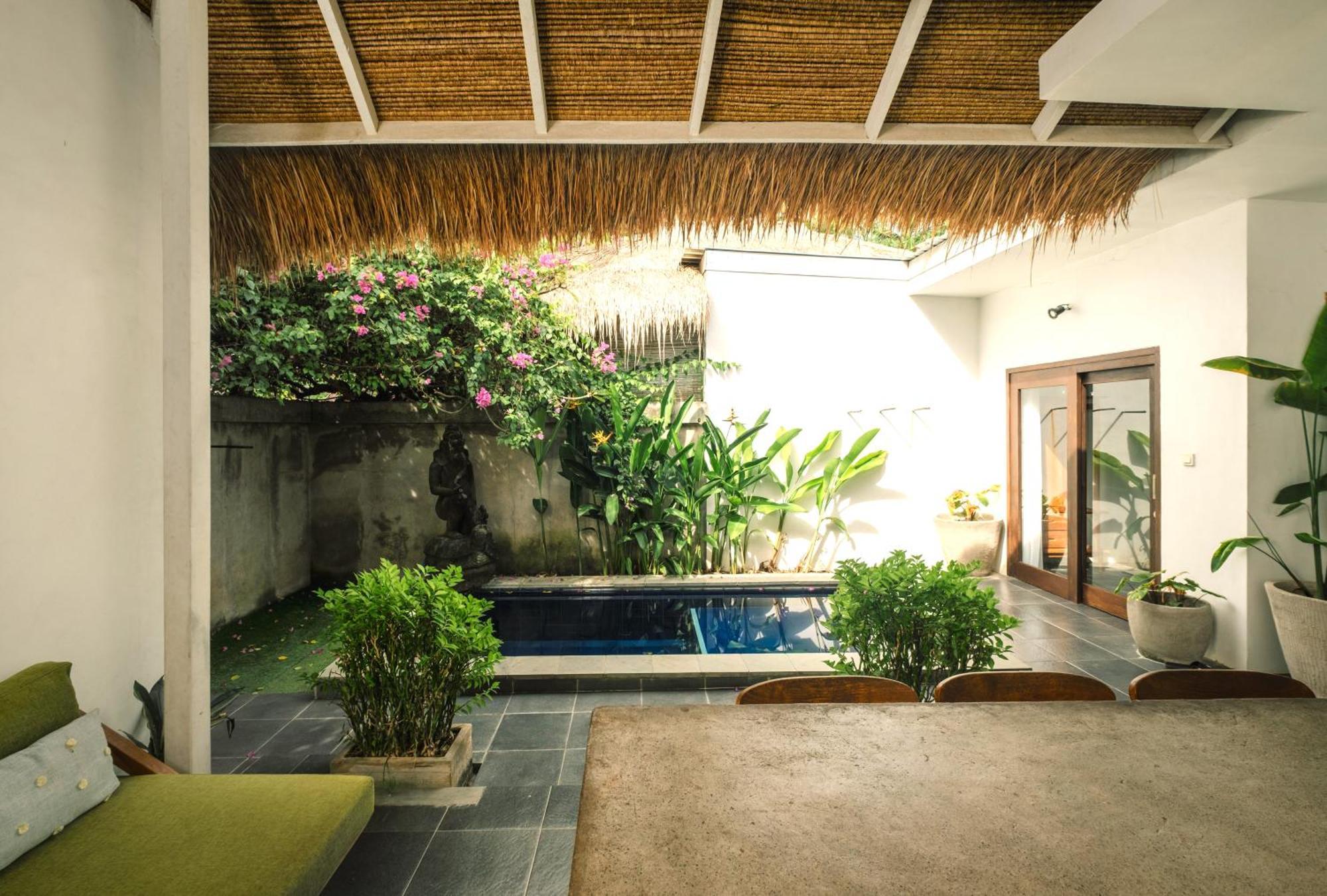 Mewali Villa'S Kuta  Exterior photo